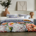 Zomer 2025 in bedtextiel: bloemdessins, grafische prints en lavendelblauw domineren de slaapkamer