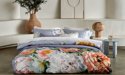 Zomer 2025 in bedtextiel: bloemdessins, grafische prints en lavendelblauw domineren de slaapkamer