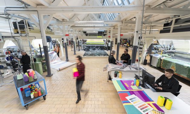TextielLab viert 25 jaar: waar makers en machines samen de toekomst van textiel vormgeven